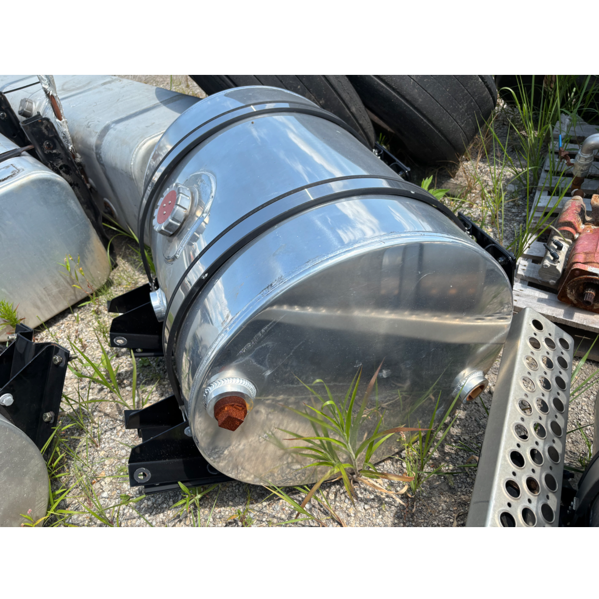 Hydraulic Tank With Straps
